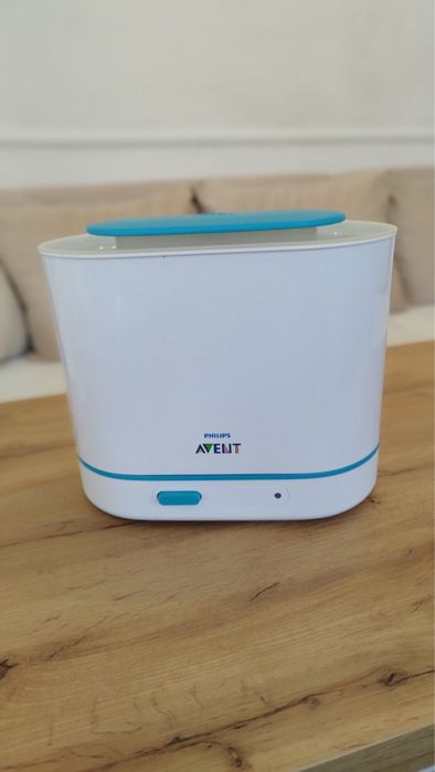 Стерилизатор Phillips Avent с пълен комплект шишета и помпа за кърма