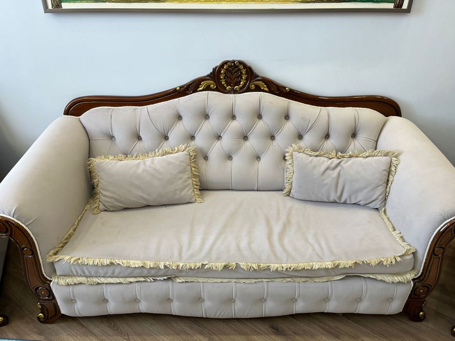 Диван и два кресла