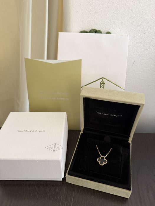 Колие Van Cleef с черен оникс
