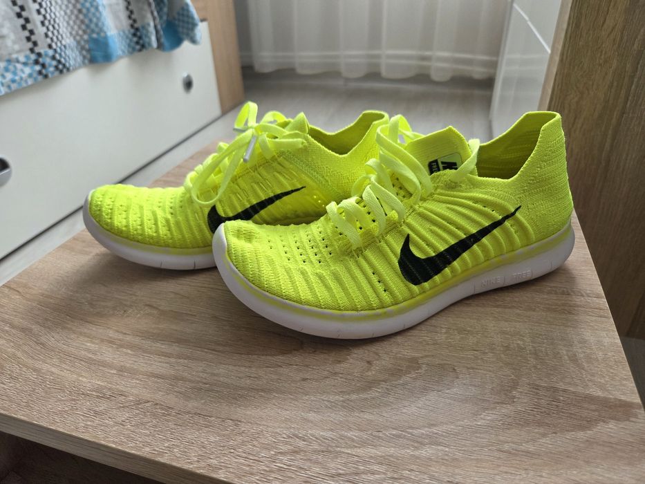 Маратонки NIKE и високи обувки на REPLAY