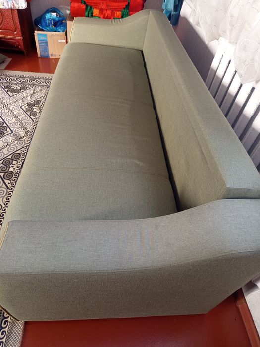 Диван жастықтары бар