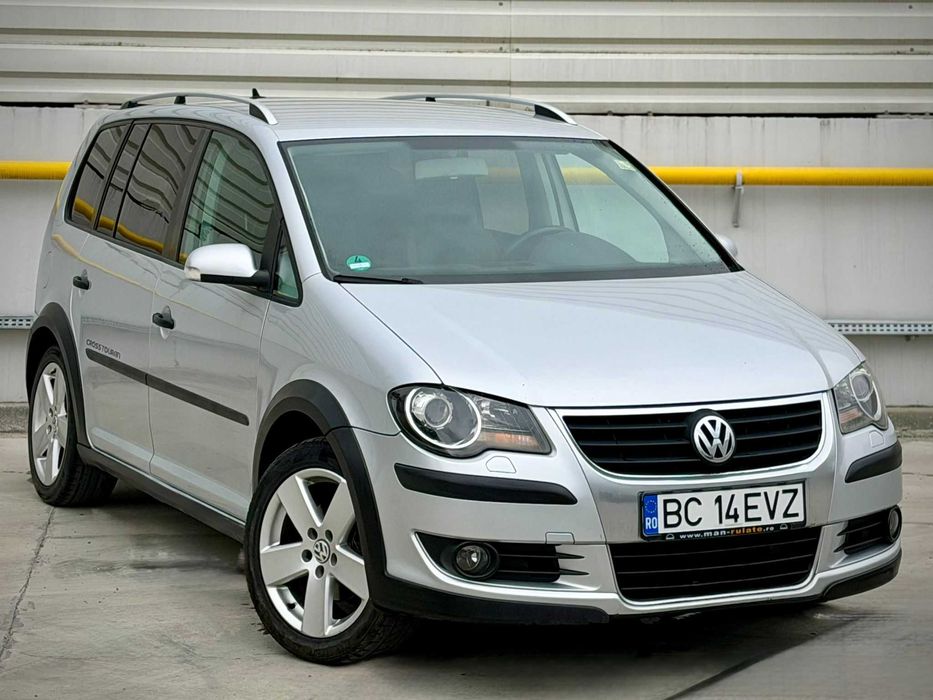 Volkswagen Touran Cross 2008 2.0 TDI 140CP | Clima | Scaune încălzite | Xenon | Pilot |