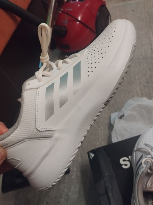 Дамски маратонки Адидас нови 70лв