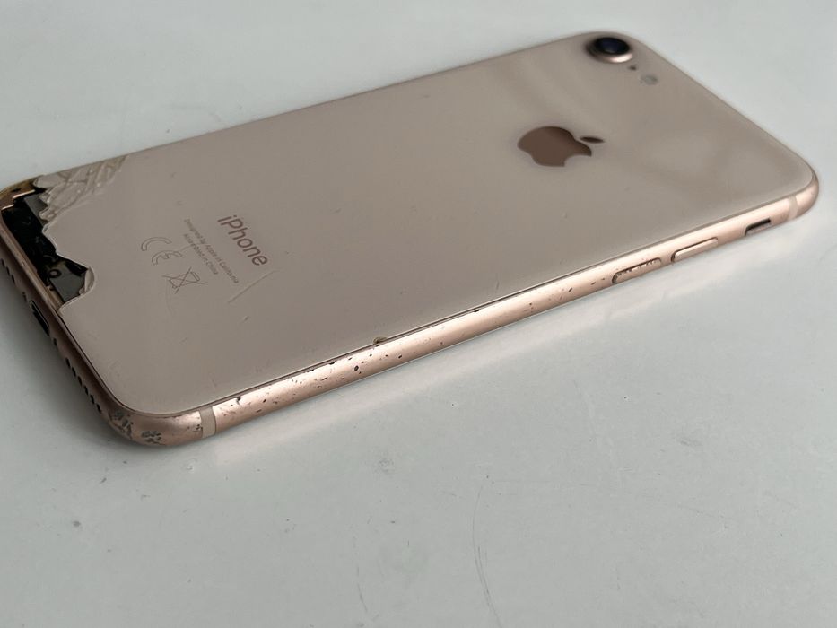 Iphone 8 / 64gb /pentru piese (placa)