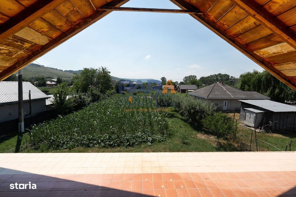 Casă din 2010 (3 dormitoare, două băi și garaj)