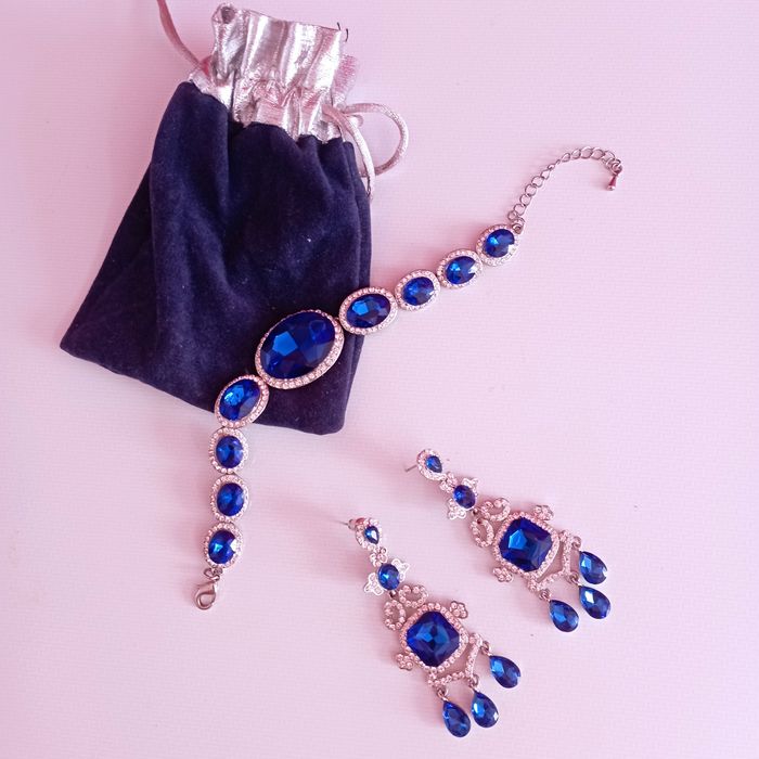 Украшение- серьги, браслет