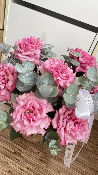 Букет роз в корзине