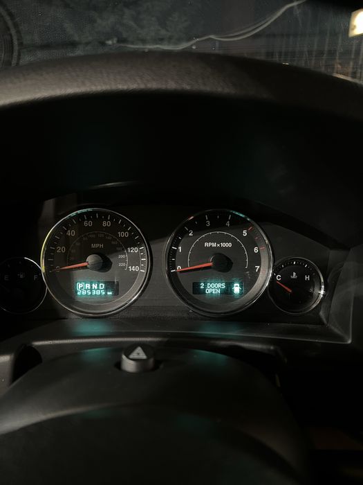 Vând Jeep Commander 3.0 D V6 218 hp