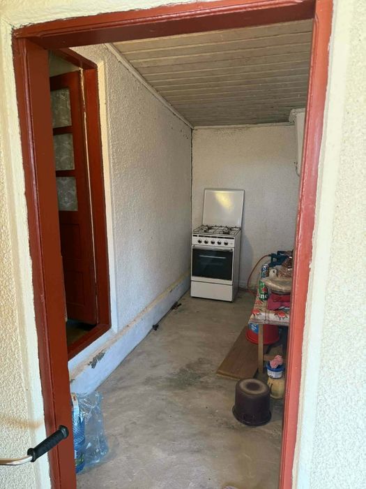 Vând casă la curte