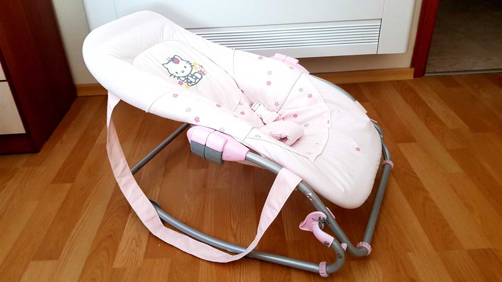 Бебешки шезлонг Hello Kitty в отлично състояние !