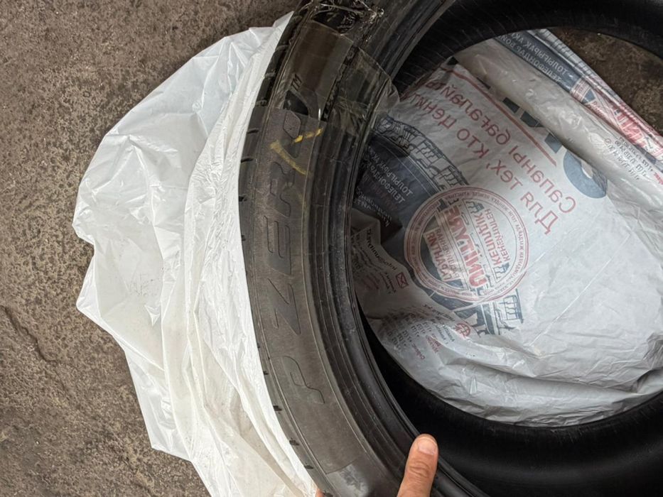 Продаю комплект оригинальной резины Pirelli