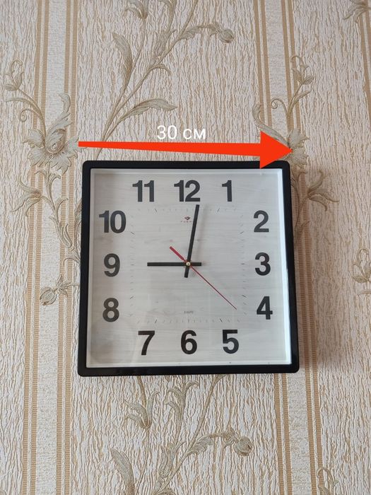 Часы настенные квадратные