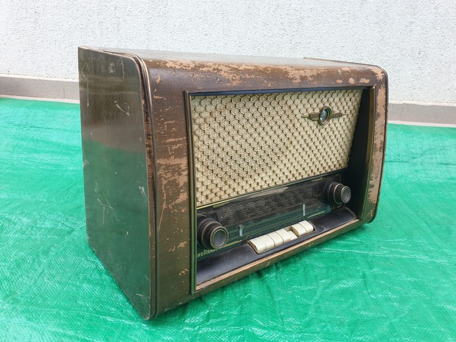 Vând Radio Nordmende model Fidelio-functional,made Germany  1954-1956-