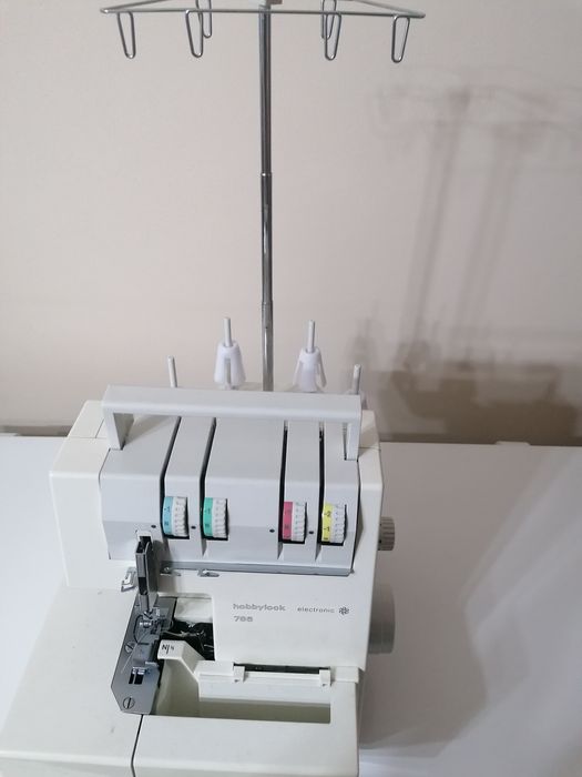 Mașina de surfilat Pfaff