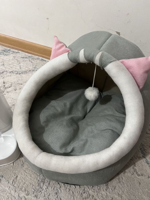 лежанка для кошки + миска