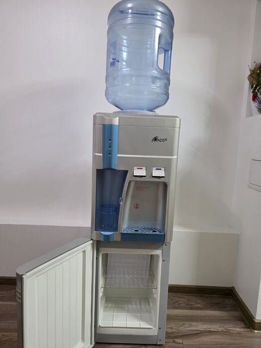 Vand dozator de apa cu frigider