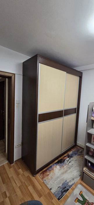 Vand dressing 2 usi glisante si comoda 4 sertare