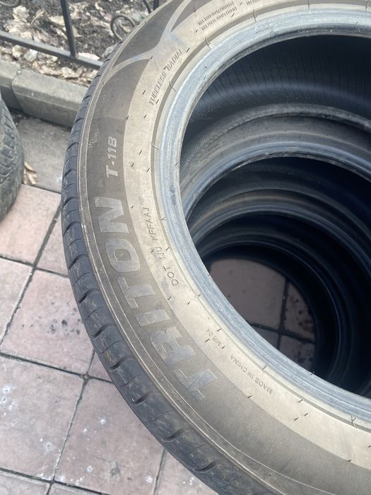 Продается резина 215/55/17