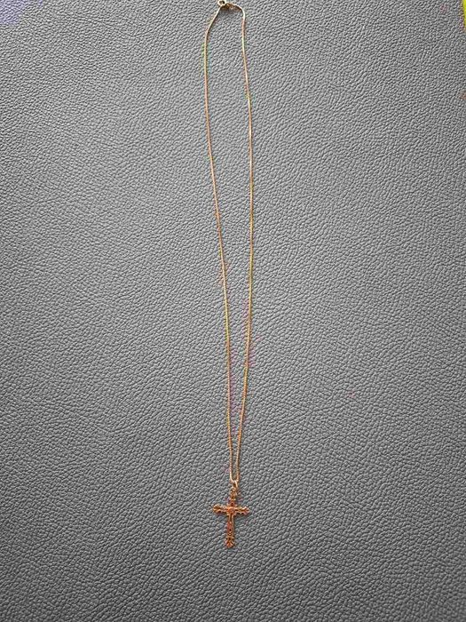 Златно синджирче с кръст