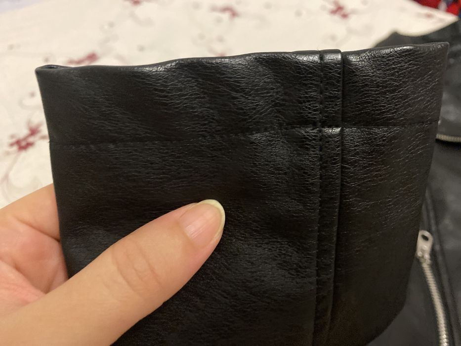 Кожанка черная почти новая