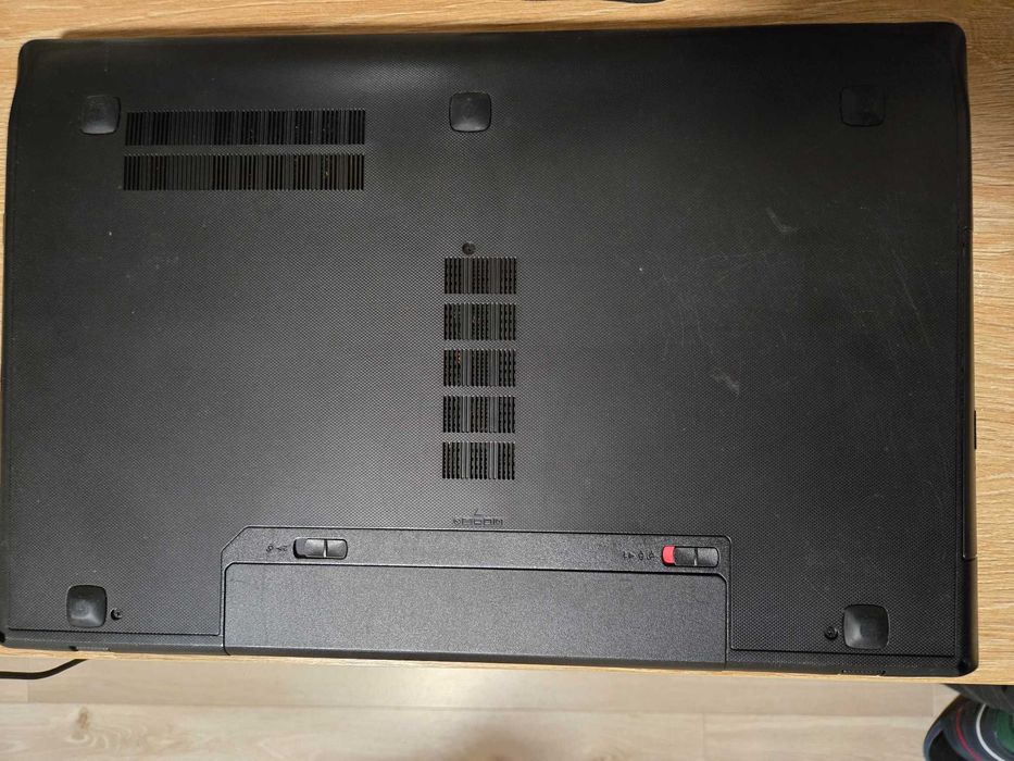 Лаптоп Lenovo G700 17.3" — 8GB RAM, 1TB, GeForce GT 720M, Win 10