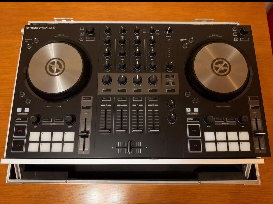 Vând consolă  dj