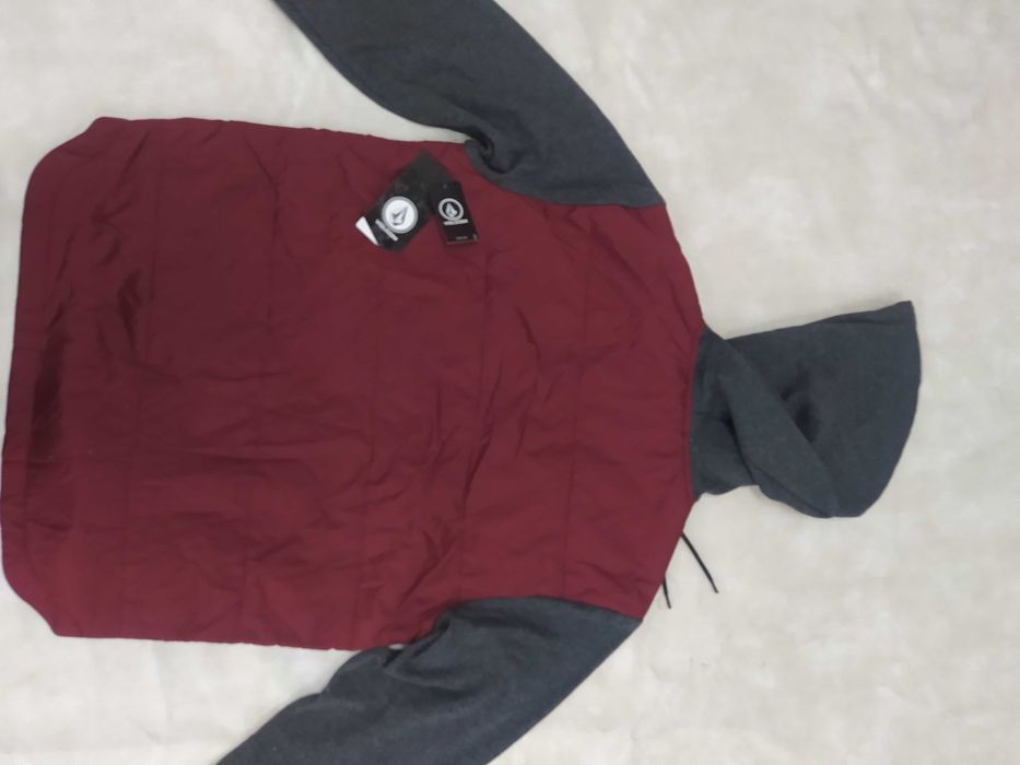 Ново Volcom яке М размер
