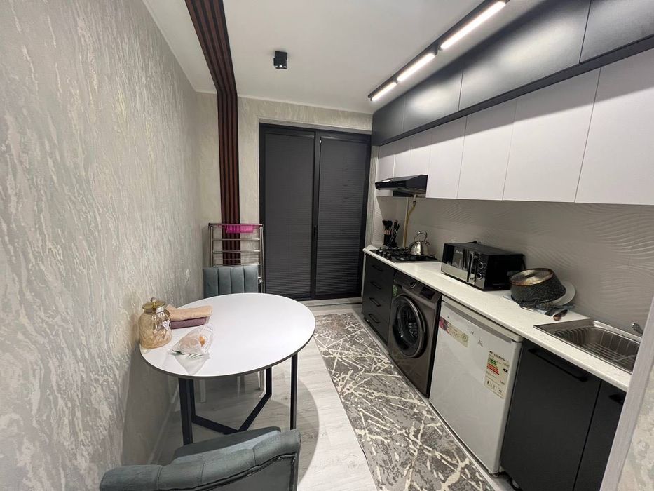 Сдается 1 комнатная квартира 
С обстановкой ЛЮКС 
В горде Алмалыке