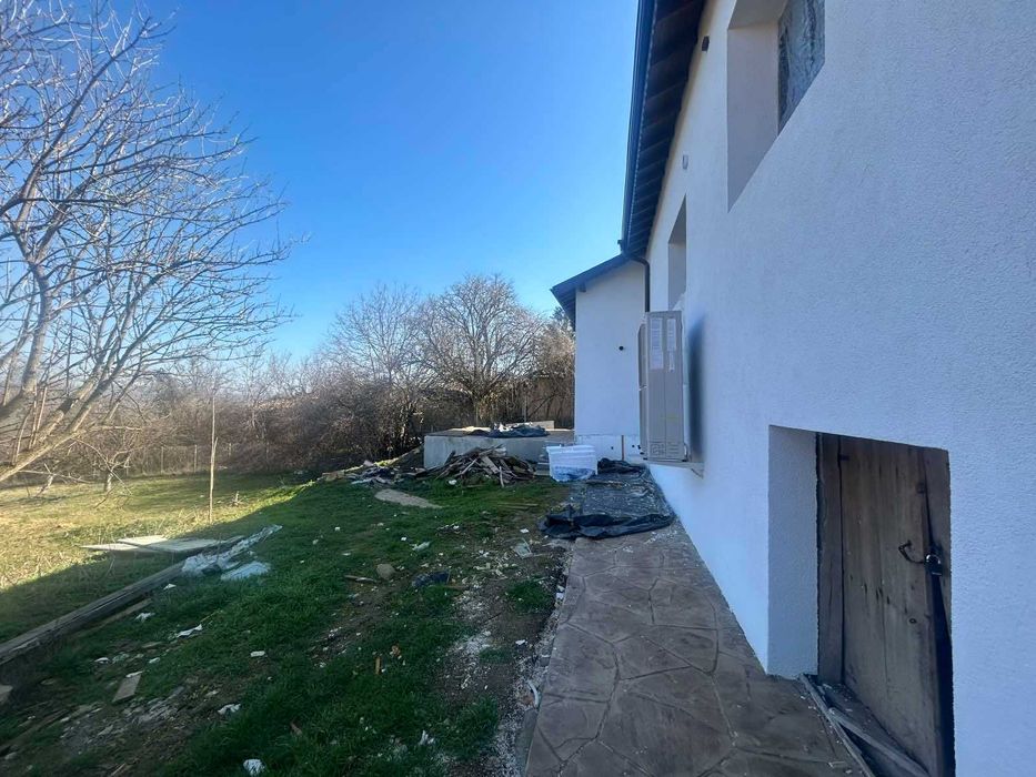 Отремонтирана къща, с. Звезда