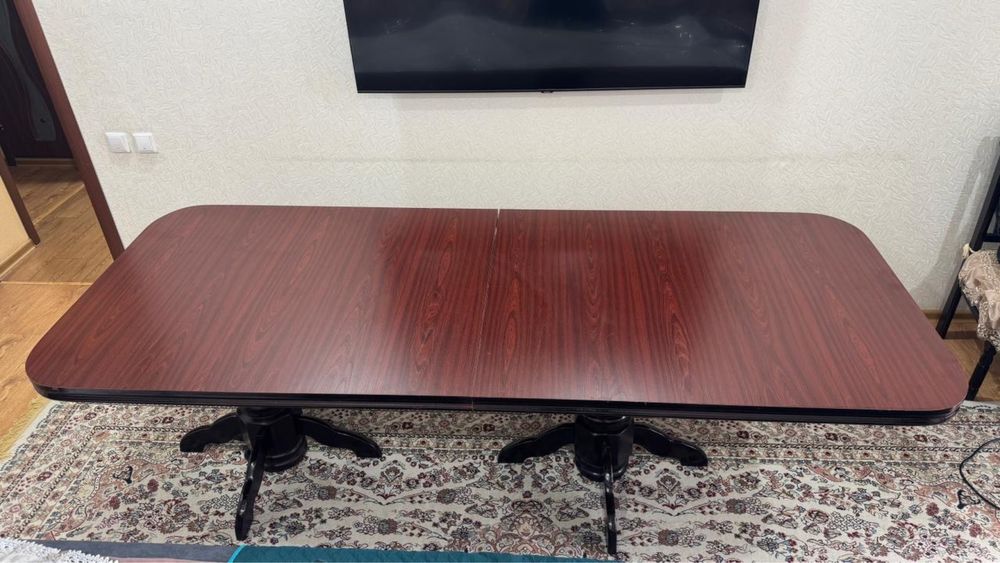 Продается стол в отличном сотстоянии