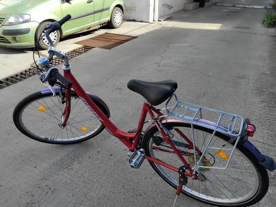 Vând bicicleta din aluminiu pentru damă