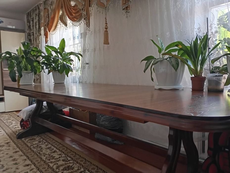 Продается стол за 65 тысяч