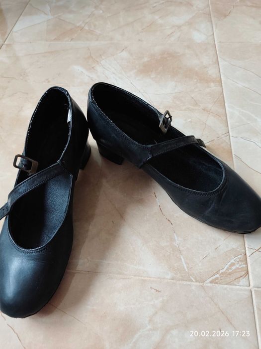 Скарпини за народни танци