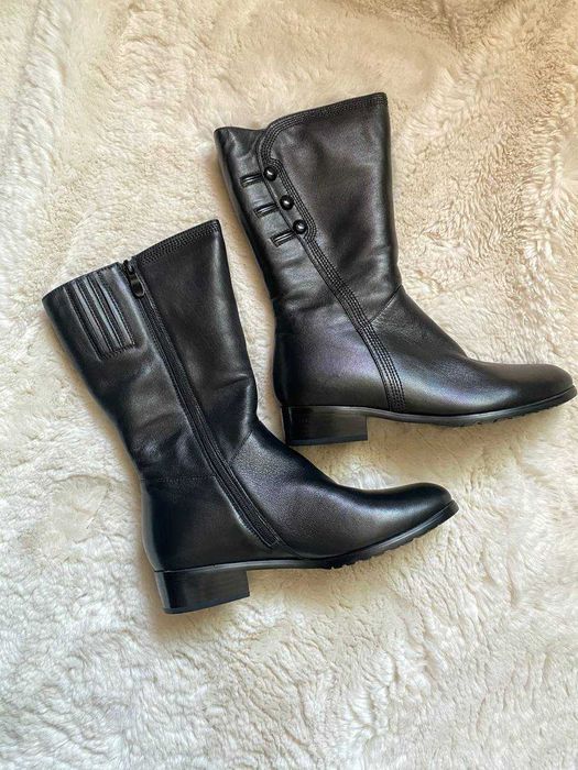 Новые кожаные сапоги