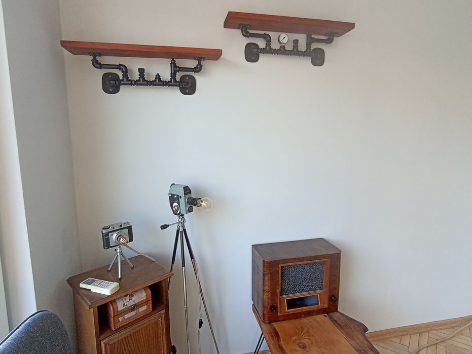 Индустриален винтидж рафт от масивно дърво