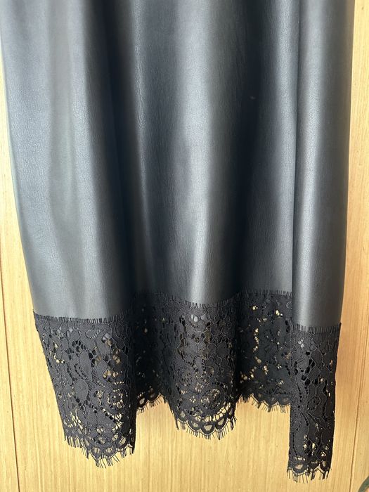 Рокля с кожен ефект Фетиш