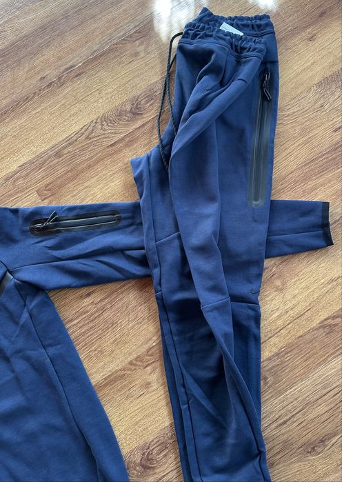 Мъжки,памучен,тъмно син екип Nike с активен заден джоб на долнището