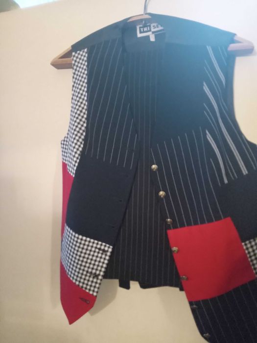 Женские пиджаки костюмы жилетки фирменные Разм.44-46 См фото