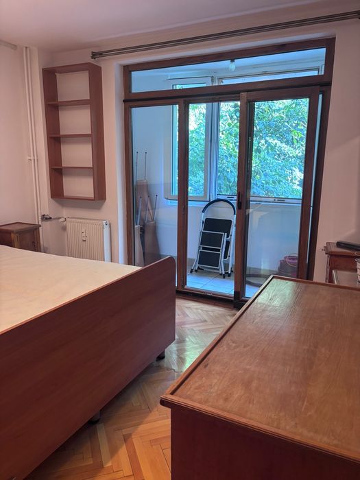 Inchiriez apartament 3 camere si garaj in Drumul Taberei