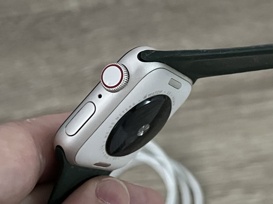 Amanet Royal CB : Apple Watch SE cu incarcator