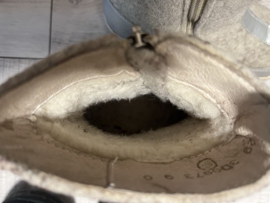 Продам валенки для девочки 2 пары