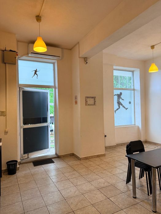 Inchiriez spatiu comercial ultracentral situat in Poiana  Campina Prahova