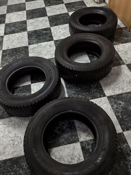 Продам шины Максис зимние