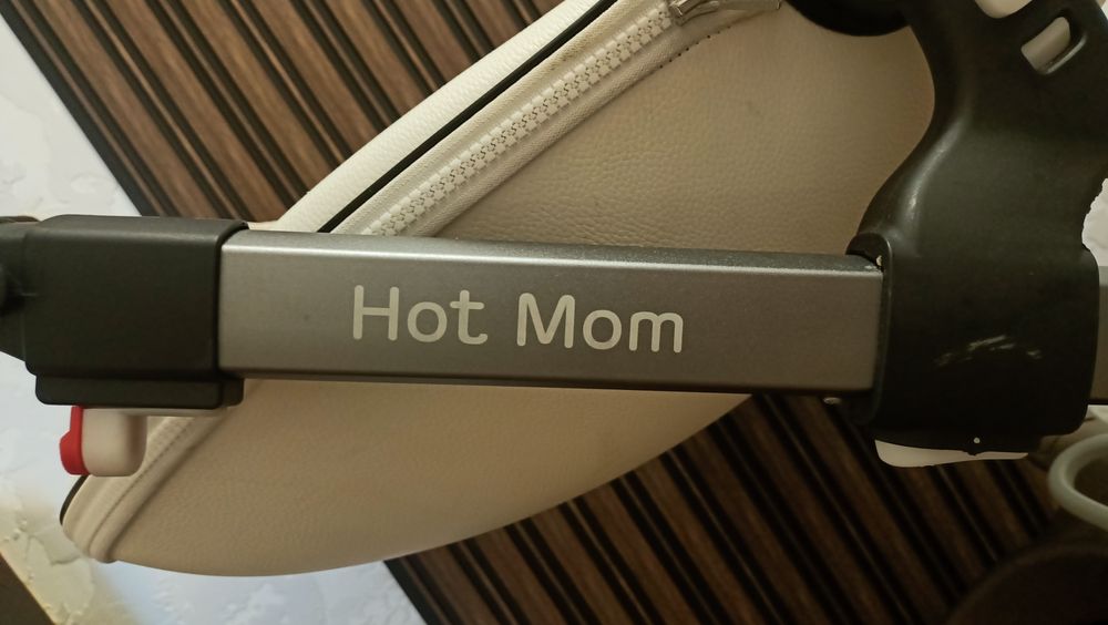 Коляска Hot Mom в отличном состоянии.