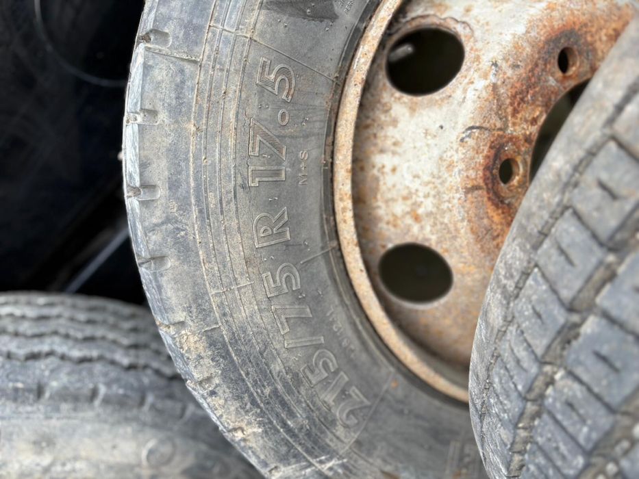 Jante Daf cu anvelope 215 75 17.5