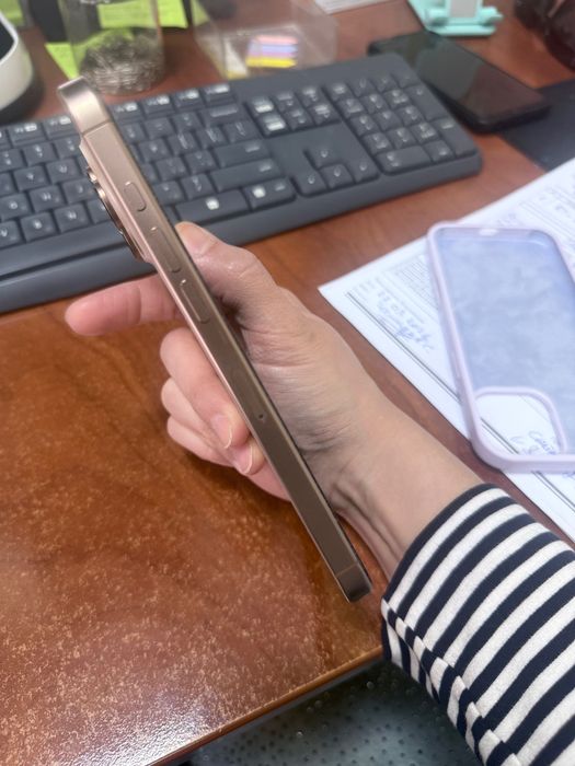 Iphone 16 Pro maks desert