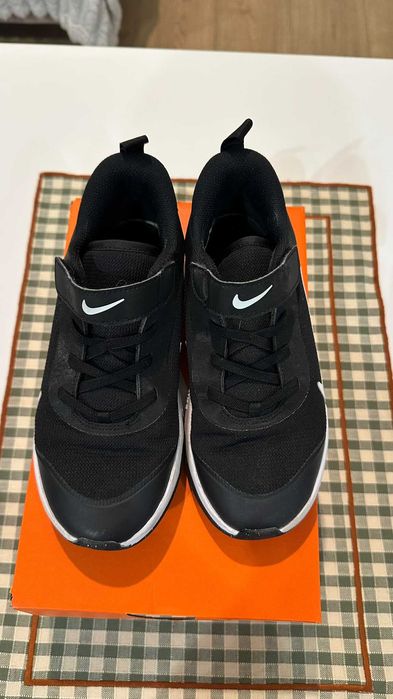 Nike Revolution 7