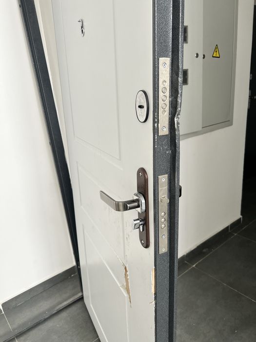 Входная металлическая дверь