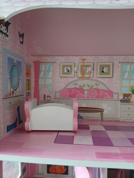 Продам кукольный домик