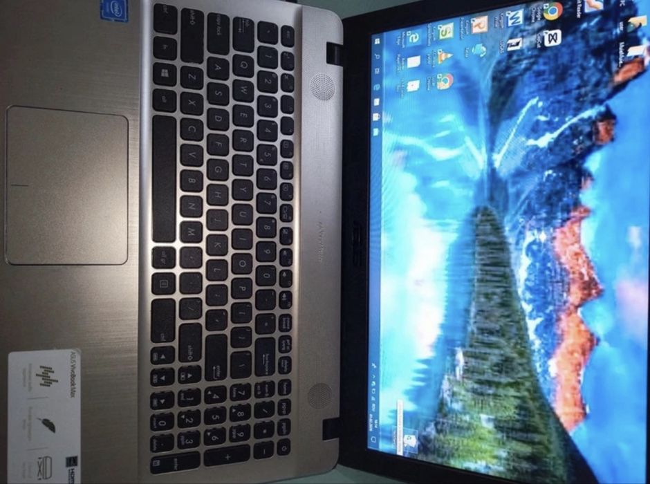 Laptop asus este bun